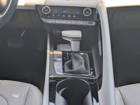 New 2026 Hyundai Elantra Limited FWD image 18