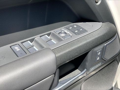 New 2026 Land Rover Defender 110 OCTA AWD/4WD image 25
