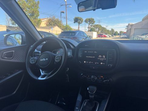 Used 2025 Kia Soul LX w/ LX Technology Package image 32