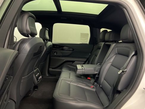 Used 2025 Lincoln Nautilus Premier w/ Equipment Group 102A image 32