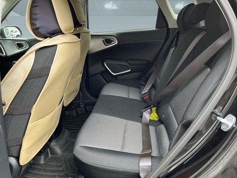 Used 2023 Kia Soul LX w/ LX Technology Package FWD image 9