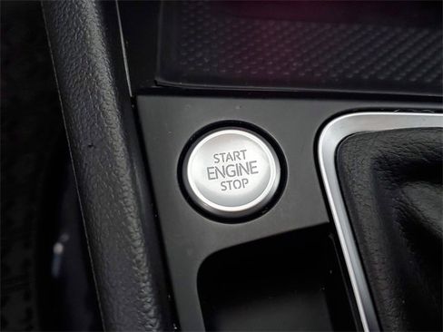 Certified 2022 Volkswagen Jetta SEL image 29