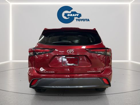 Used 2024 Toyota Highlander Limited AWD/4WD image 6