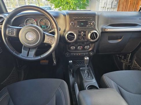 Used 2016 Jeep Wrangler Unlimited Rubicon w/ Connectivity Group AWD/4WD image 14