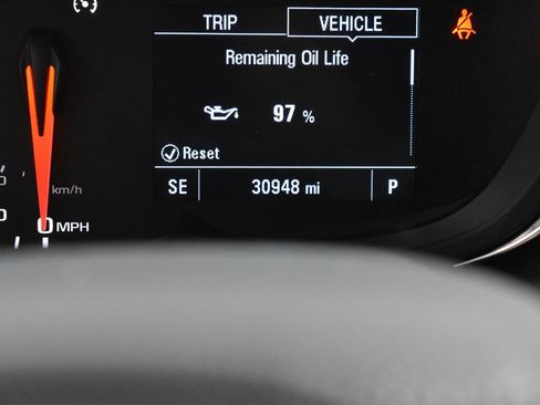 Used 2022 Chevrolet Trax LT w/ LT Convenience Package AWD/4WD image 22
