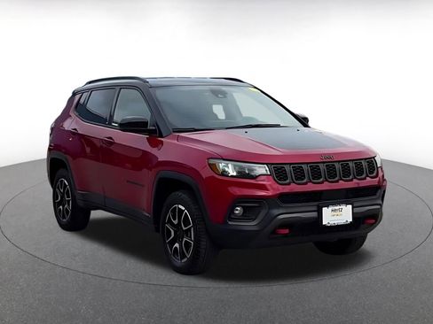 Used 2025 Jeep Compass Trailhawk AWD/4WD image 9