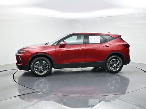 Used 2025 Chevrolet Blazer LT AWD/4WD image 3