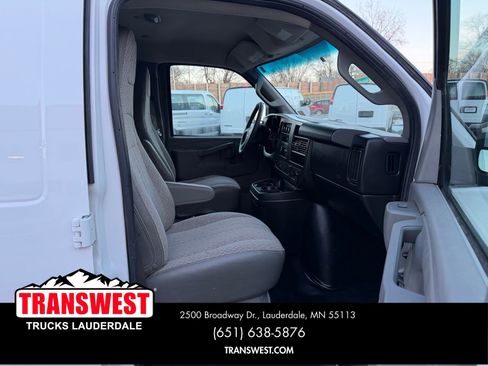 Used 2017 Chevrolet Express 3500 image 19
