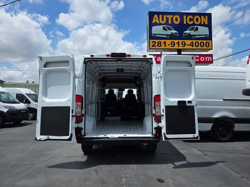Used 2024 RAM ProMaster 2500 w/ Convenience Group FWD image 12