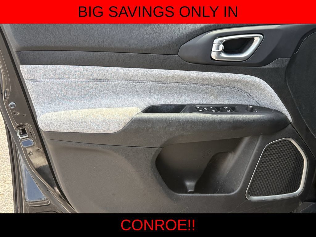 Used 2023 Jeep Compass Latitude AWD/4WD image 10