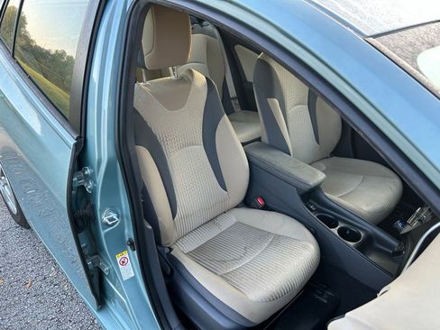 Used 2018 Toyota Prius One image 15