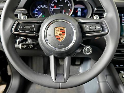 Certified 2026 Porsche Macan AWD/4WD image 22
