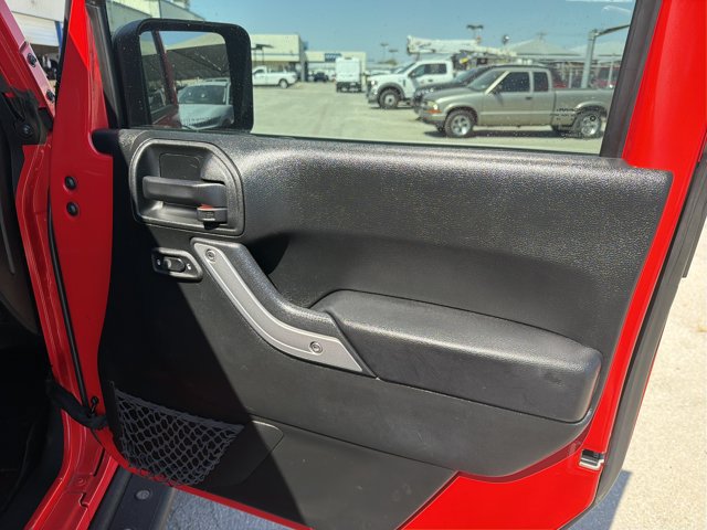 Used 2018 Jeep Wrangler Unlimited Sahara w/ Connectivity Group AWD/4WD image 22