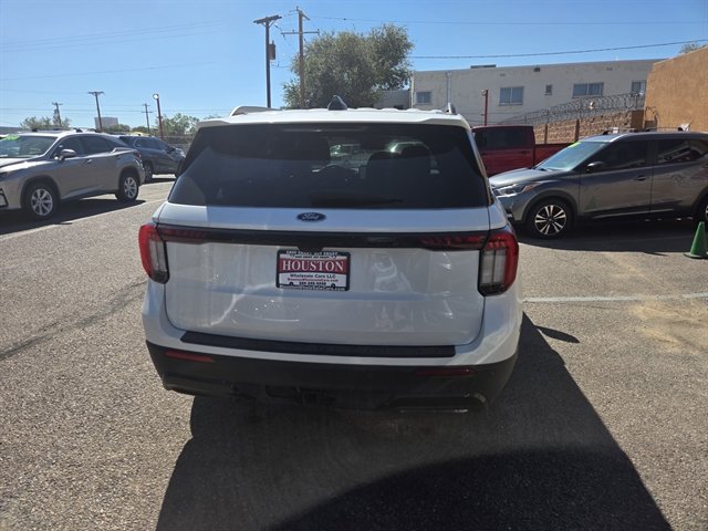 Used 2026 Ford Explorer ST-Line w/ ST-Line Street Pack RWD image 2