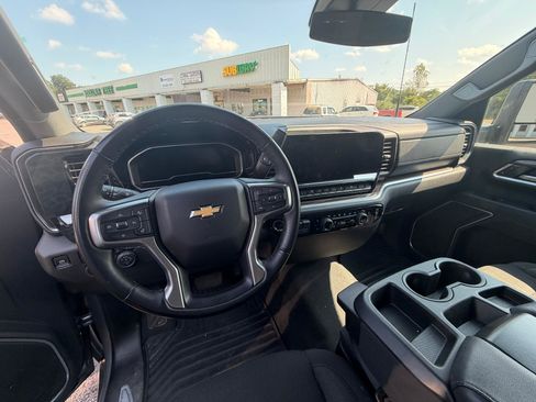 Used 2025 Chevrolet Silverado 2500 LT w/ Convenience Package AWD/4WD image 9