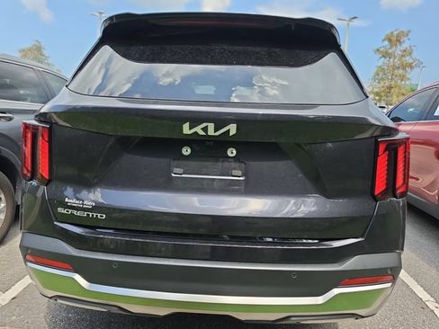 Certified 2025 Kia Sorento SX FWD image 5