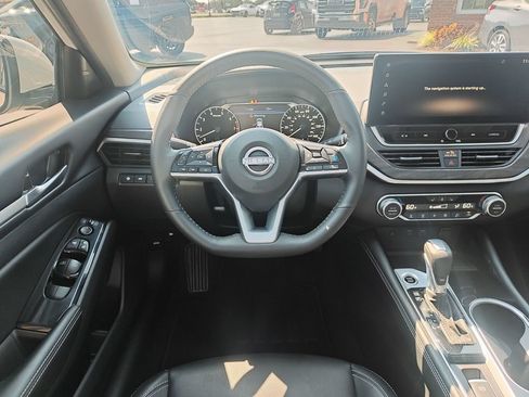 Used 2025 Nissan Altima 2.5 SL FWD image 16