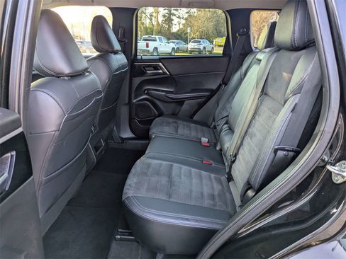 Used 2023 Mitsubishi Outlander SE image 16