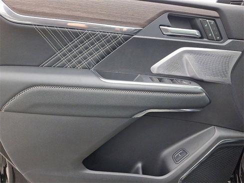 New 2025 GMC Acadia Denali w/ Super Cruise Package image 9