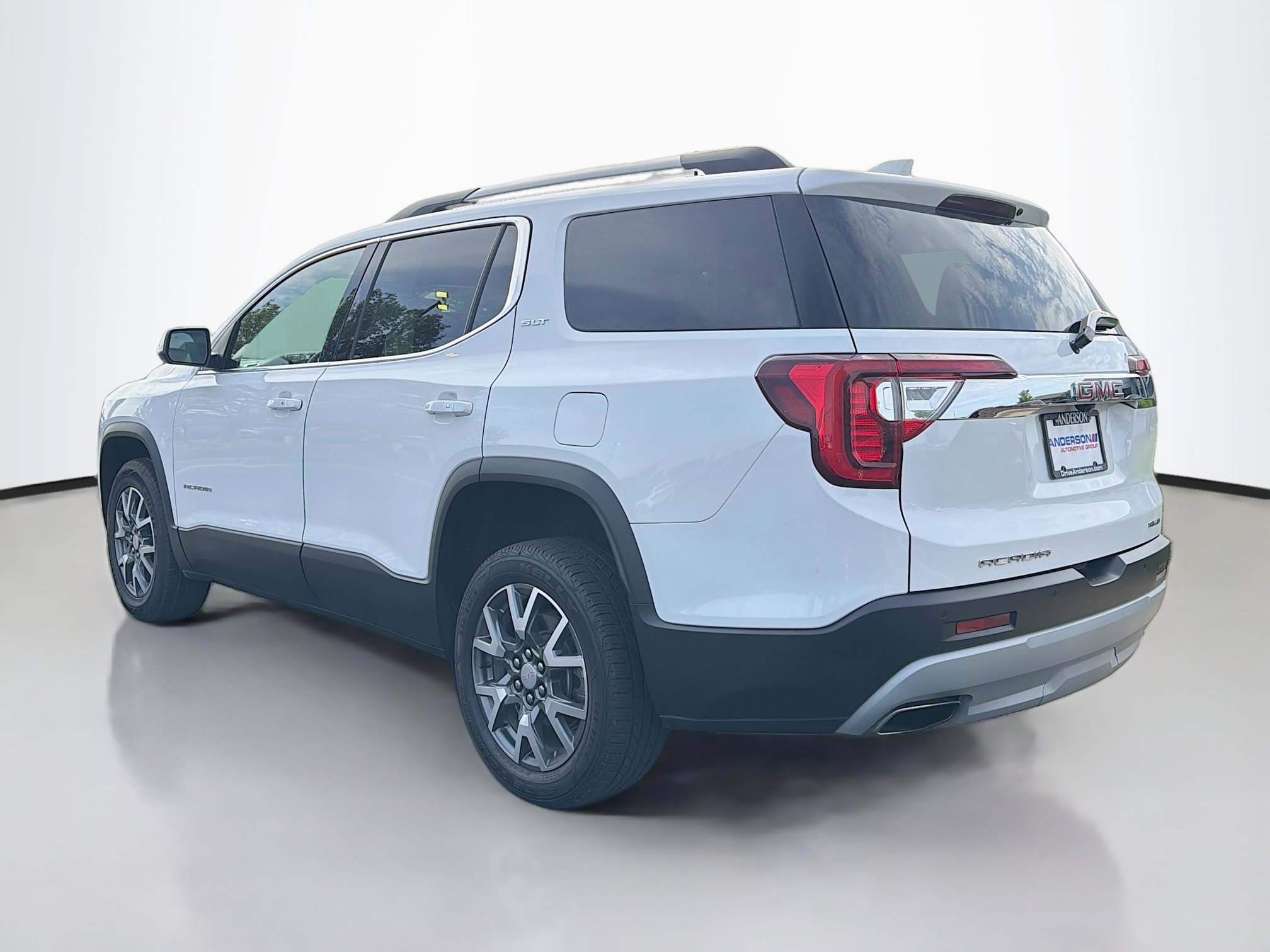 Used 2023 GMC Acadia SLT AWD/4WD image 13
