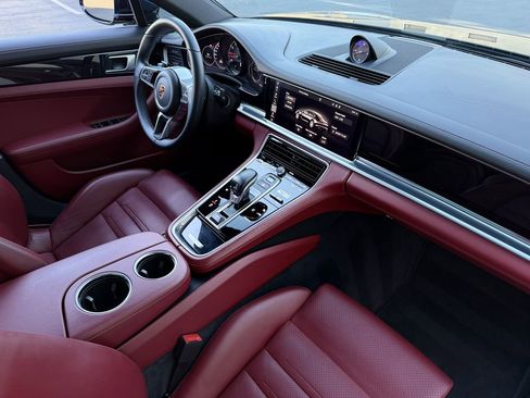 Used 2018 Porsche Panamera 4S image 35
