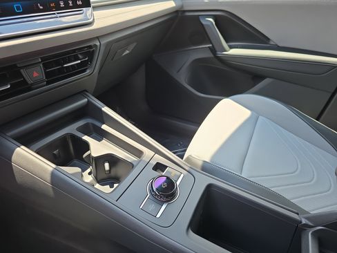 New 2025 Volkswagen Tiguan SE R-Line image 25