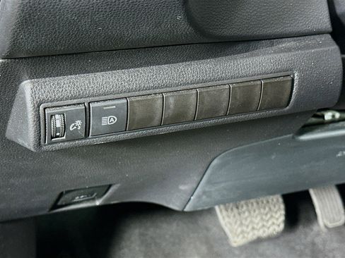 Used 2025 Toyota Corolla LE FWD image 17