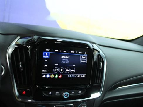 Used 2023 Chevrolet Traverse LT FWD image 16