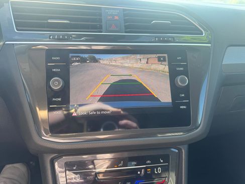 Used 2024 Volkswagen Tiguan SE image 16