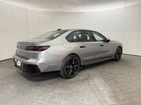 Used 2023 BMW i7 xDrive60 image 9