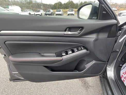 New 2025 Nissan Altima 2.5 SR image 10