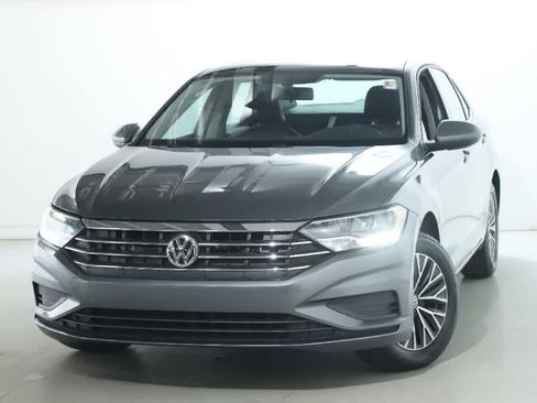 Certified 2021 Volkswagen Jetta SE w/ SE Cold Weather Package image 3