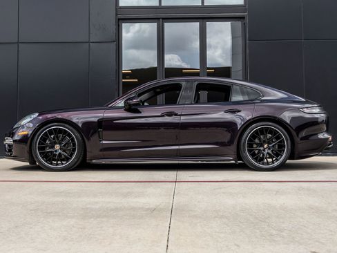 Certified 2022 Porsche Panamera Platinum Edition image 2
