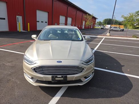 Used 2017 Ford Fusion SE FWD image 3