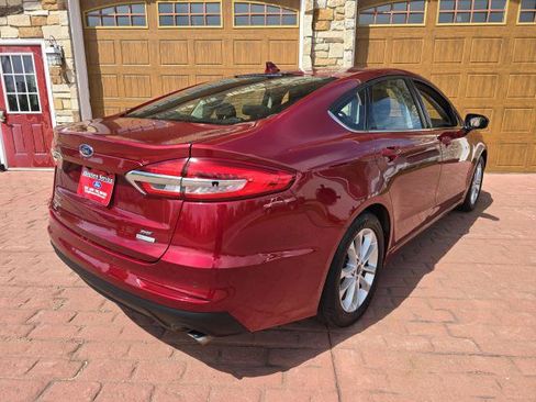 Used 2019 Ford Fusion SE FWD image 3