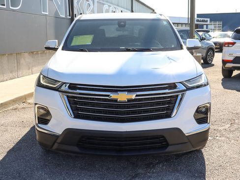 Used 2023 Chevrolet Traverse LT FWD image 2