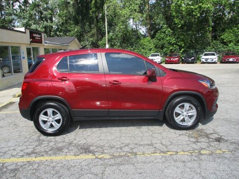 Used 2021 Chevrolet Trax LS w/ Tint and Cruise Package FWD image 10