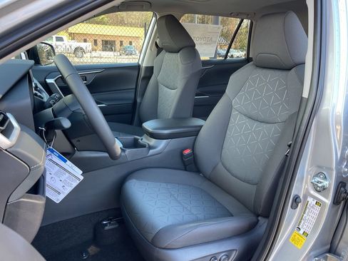 New 2025 Toyota RAV4 XLE image 19