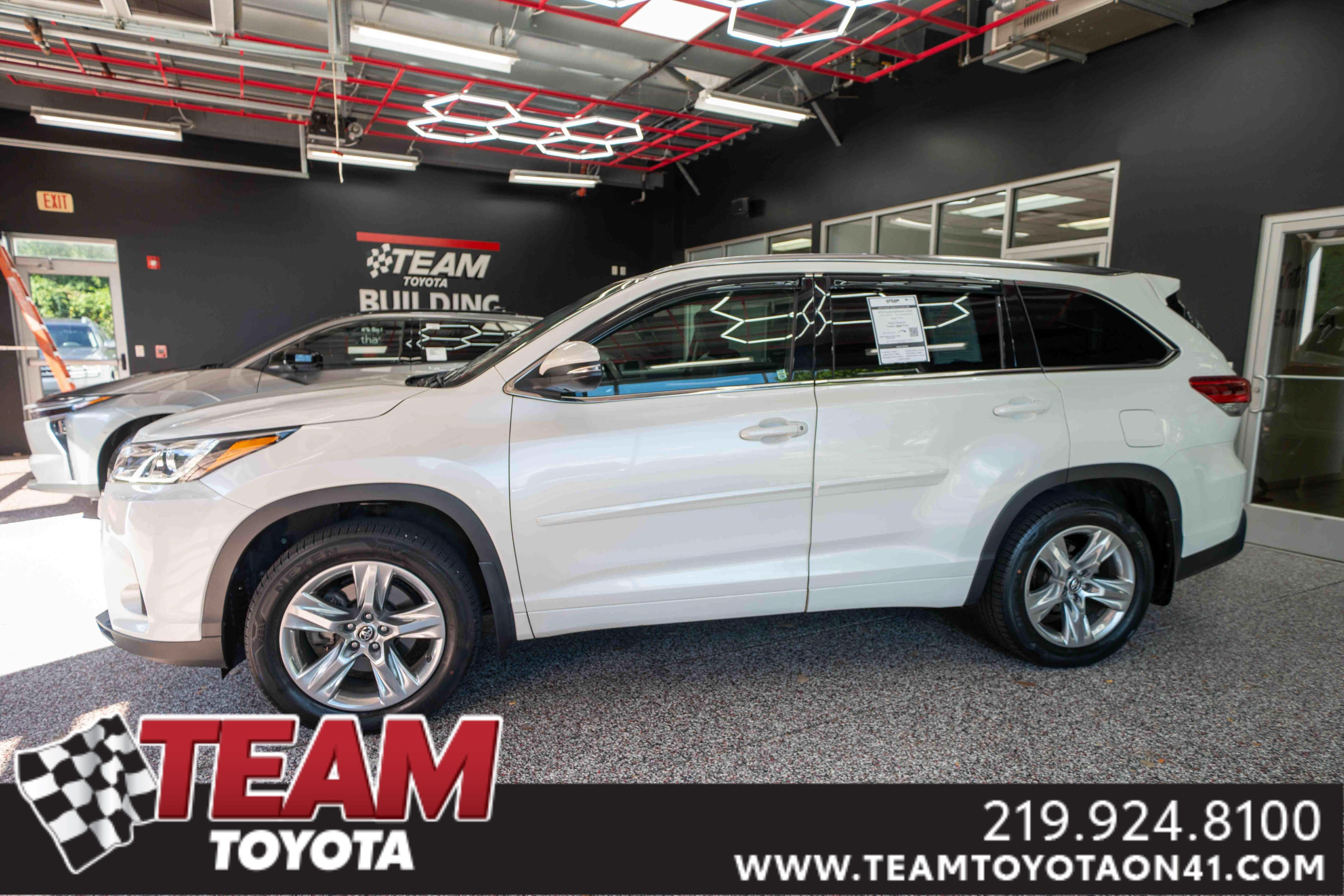Used 2018 Toyota Highlander Limited AWD/4WD image 1