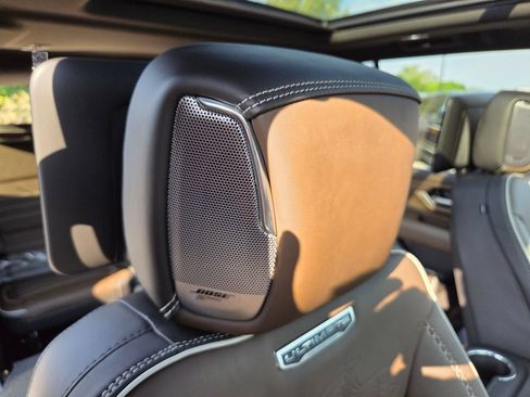 New 2026 GMC Yukon Denali Ultimate w/ LPO, Floor Liner Package AWD/4WD image 32