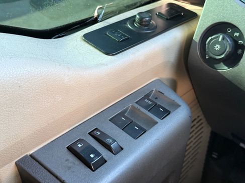 Used 2011 Ford F250 Lariat w/ Lariat Interior Pkg image 24