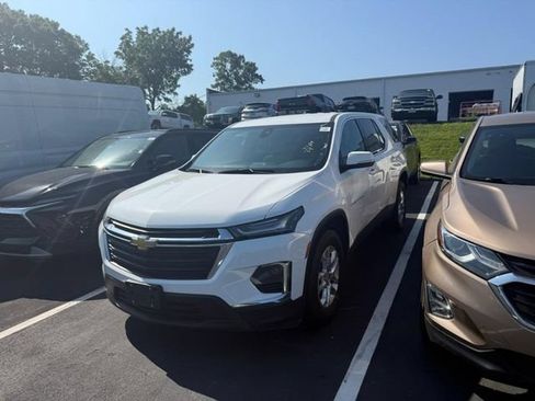 Used 2023 Chevrolet Traverse LS w/ Safety Package FWD image 2