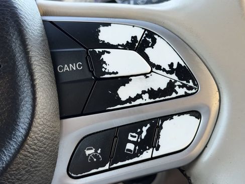 Used 2017 Chrysler Pacifica Limited FWD image 29