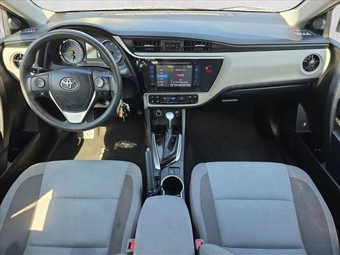 Used 2018 Toyota Corolla LE w/ LE Premium Package w/Moonroof FWD image 9