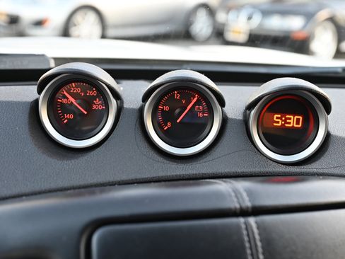 Used 2010 Nissan 370Z Coupe image 19