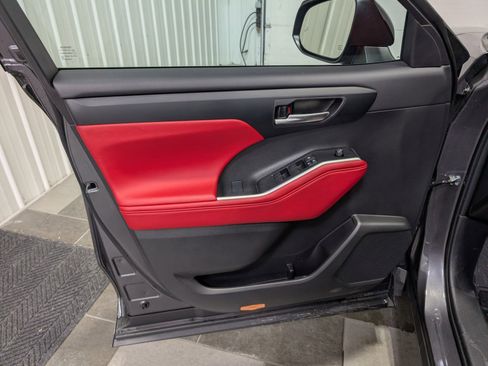 Used 2025 Toyota Highlander XSE image 15