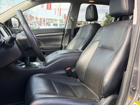 Certified 2018 Toyota Highlander Limited AWD/4WD image 18