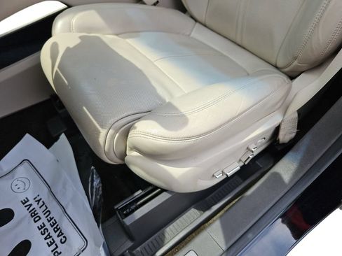 Used 2016 Lincoln MKX Reserve w/ Luxury Package FWD image 28
