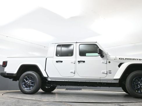 New 2026 Jeep Gladiator Sport AWD/4WD image 43