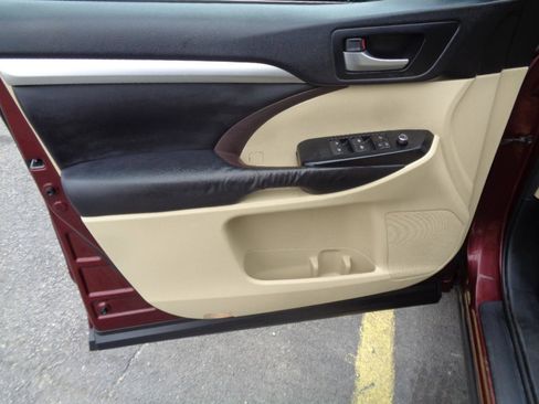 Used 2016 Toyota Highlander XLE AWD/4WD image 20